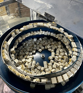 金属およびプラスチック製の筐体